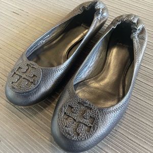 Tory burch flat in black - used but in good condition Size 10